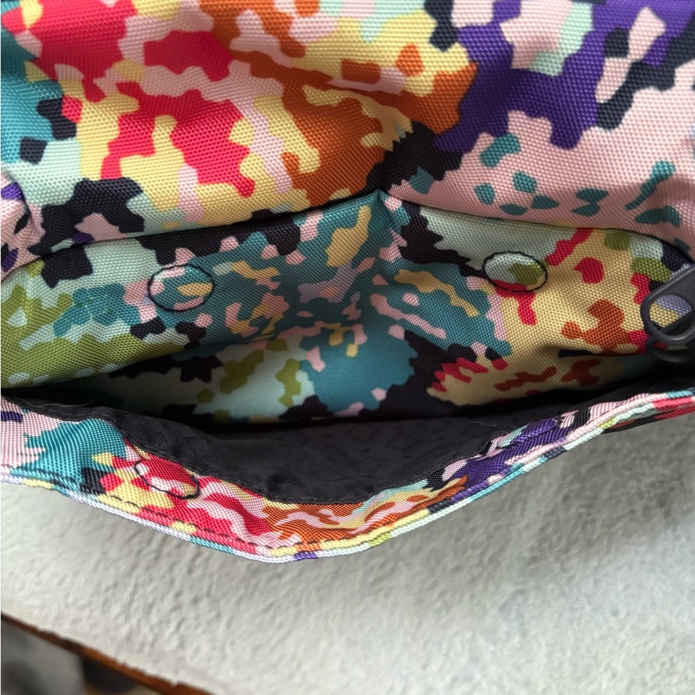 NWT Vera Bradley Large Travel Cosmetic Bag - Picture 7 of 11